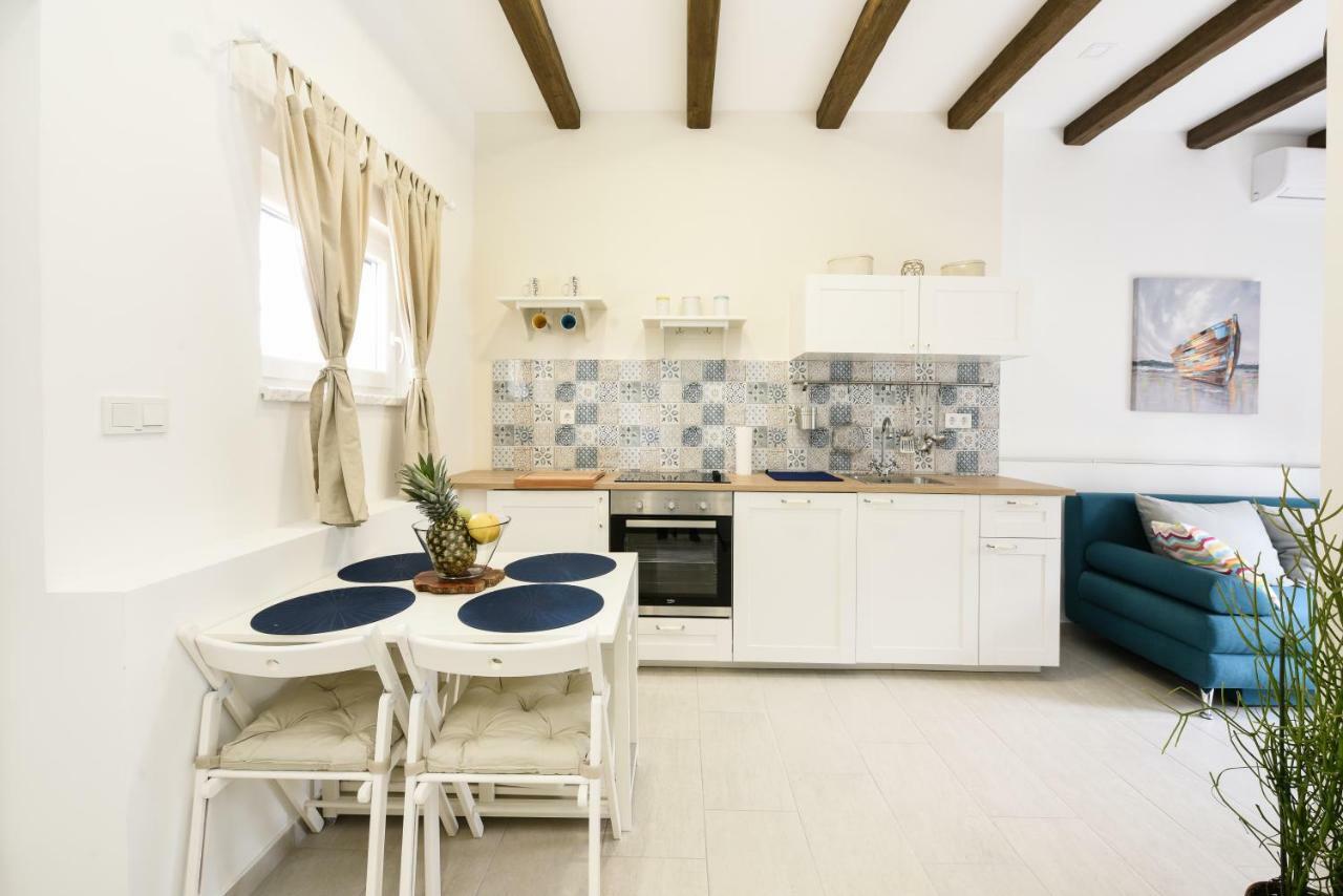 Apartmani Eladora Биоград-на-Мору Экстерьер фото